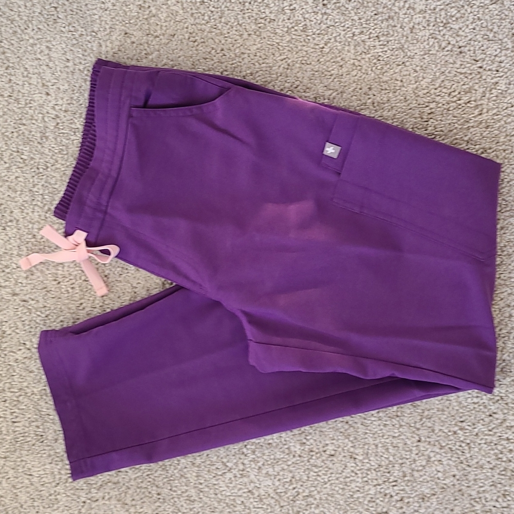 Figs Ultra Violet Yola